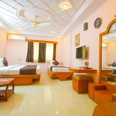 Hotel Upasana Rajkot Dış mekan fotoğraf