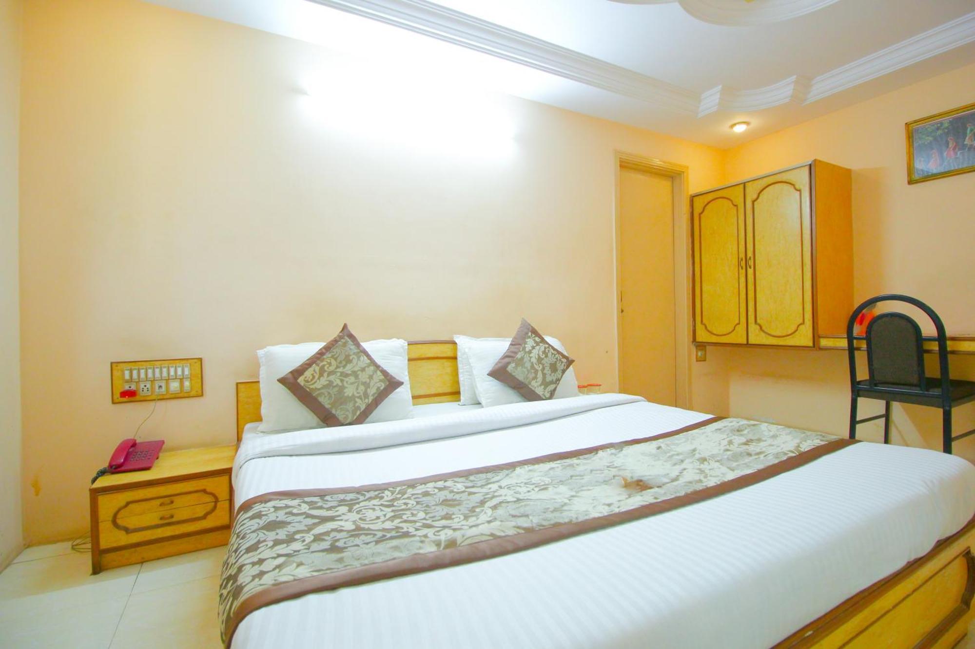 Hotel Upasana Rajkot Dış mekan fotoğraf