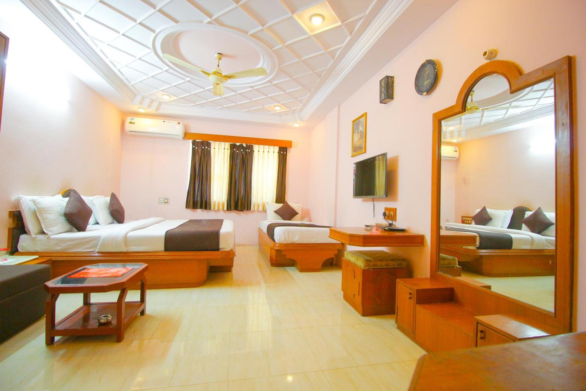 Hotel Upasana Rajkot Dış mekan fotoğraf