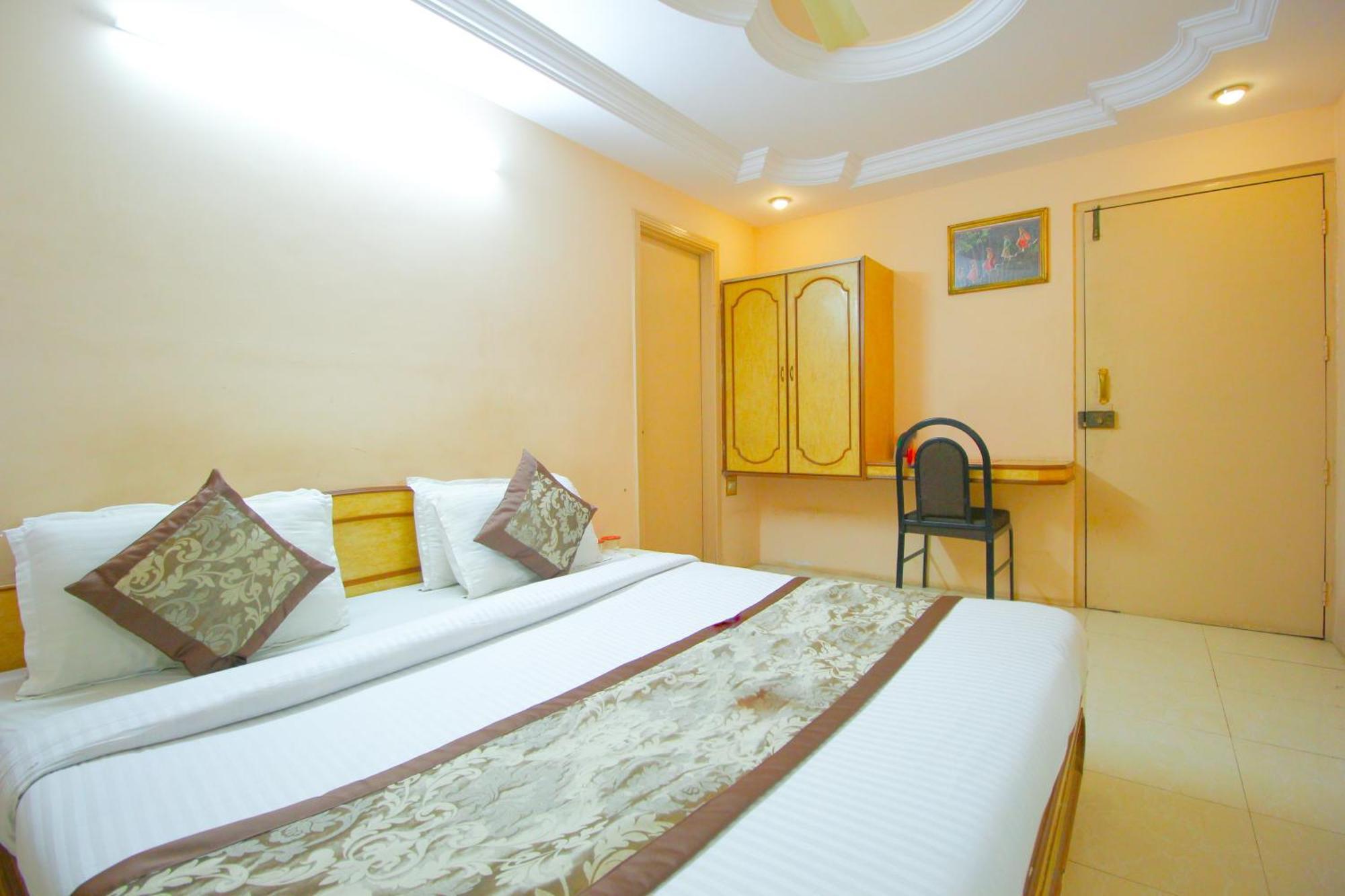 Hotel Upasana Rajkot Dış mekan fotoğraf