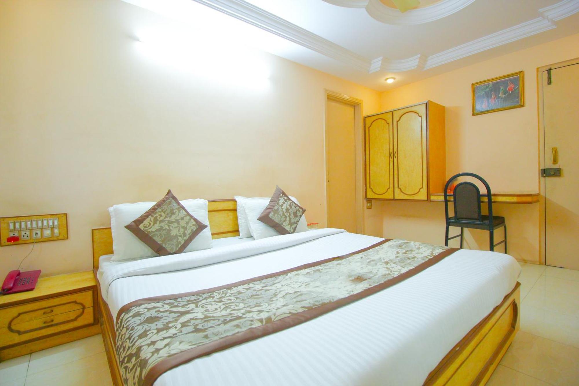 Hotel Upasana Rajkot Dış mekan fotoğraf